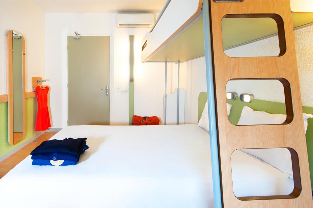 Hotel Ibis Budget Aix Les Bains - Gresy Екстериор снимка